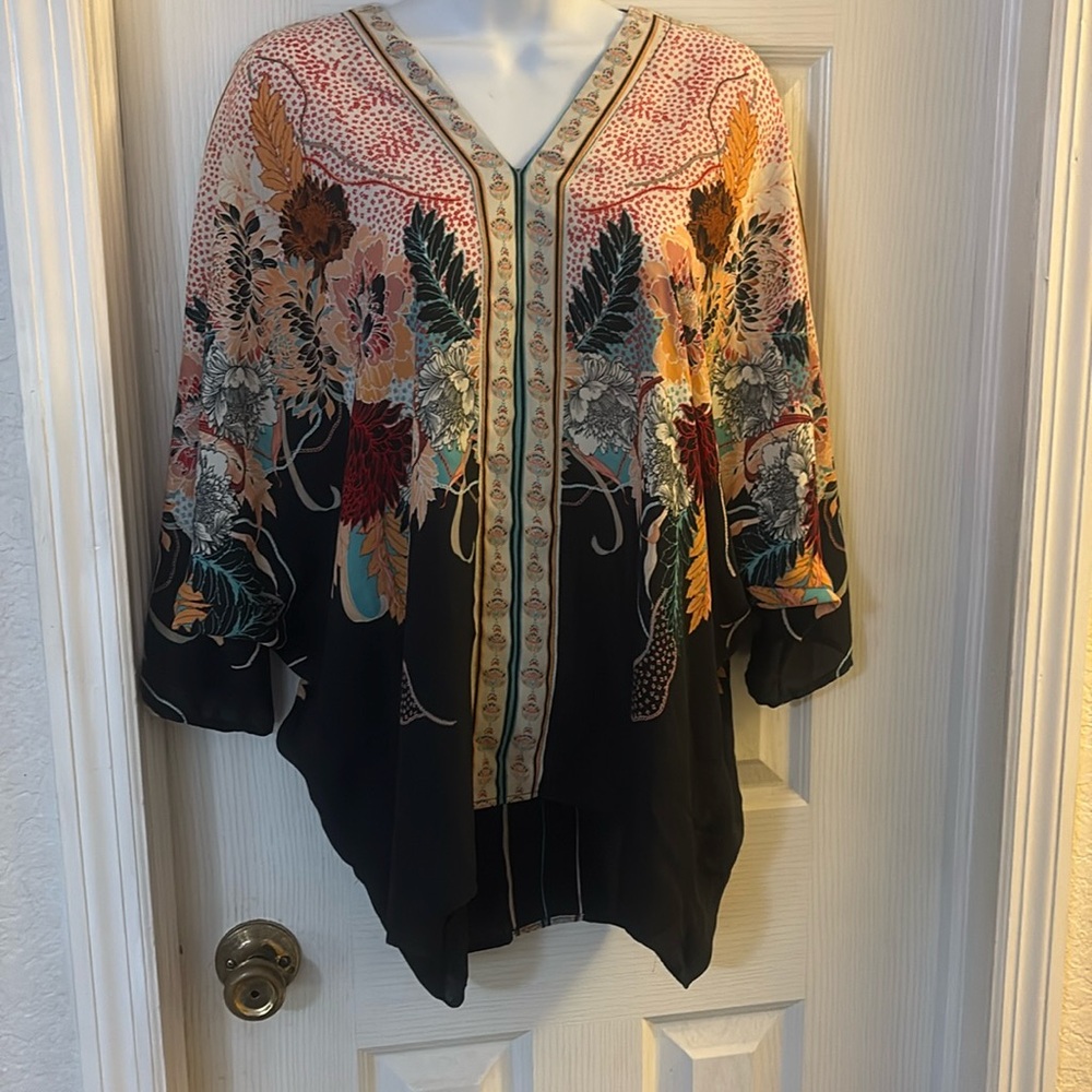Rose & Olive floral tunic top size medium.
